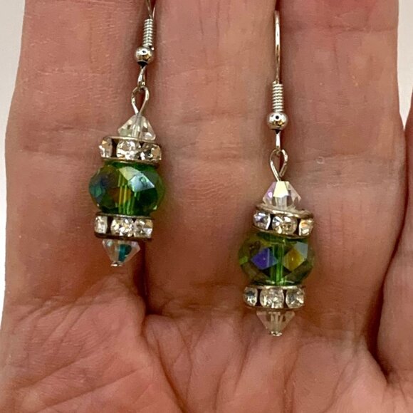 Short Emerald Green Crystal Bead Handmade Earrings New J752 - Picture 5 of 6